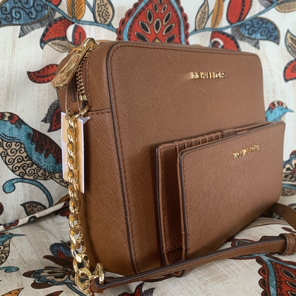 Sale‼️Beautiful MK 🍁 set  crossbody & wallet - Picture 2 of 5